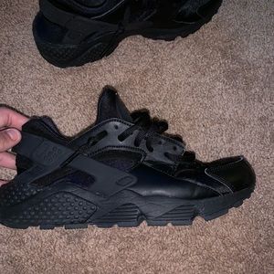 Nike Air Huaraches (Men’s 5.5)
